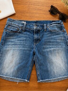 Red Engine Denim Shorts Size 29 Medium Wash Frayed Hem Casual Jean Shorts (z)
